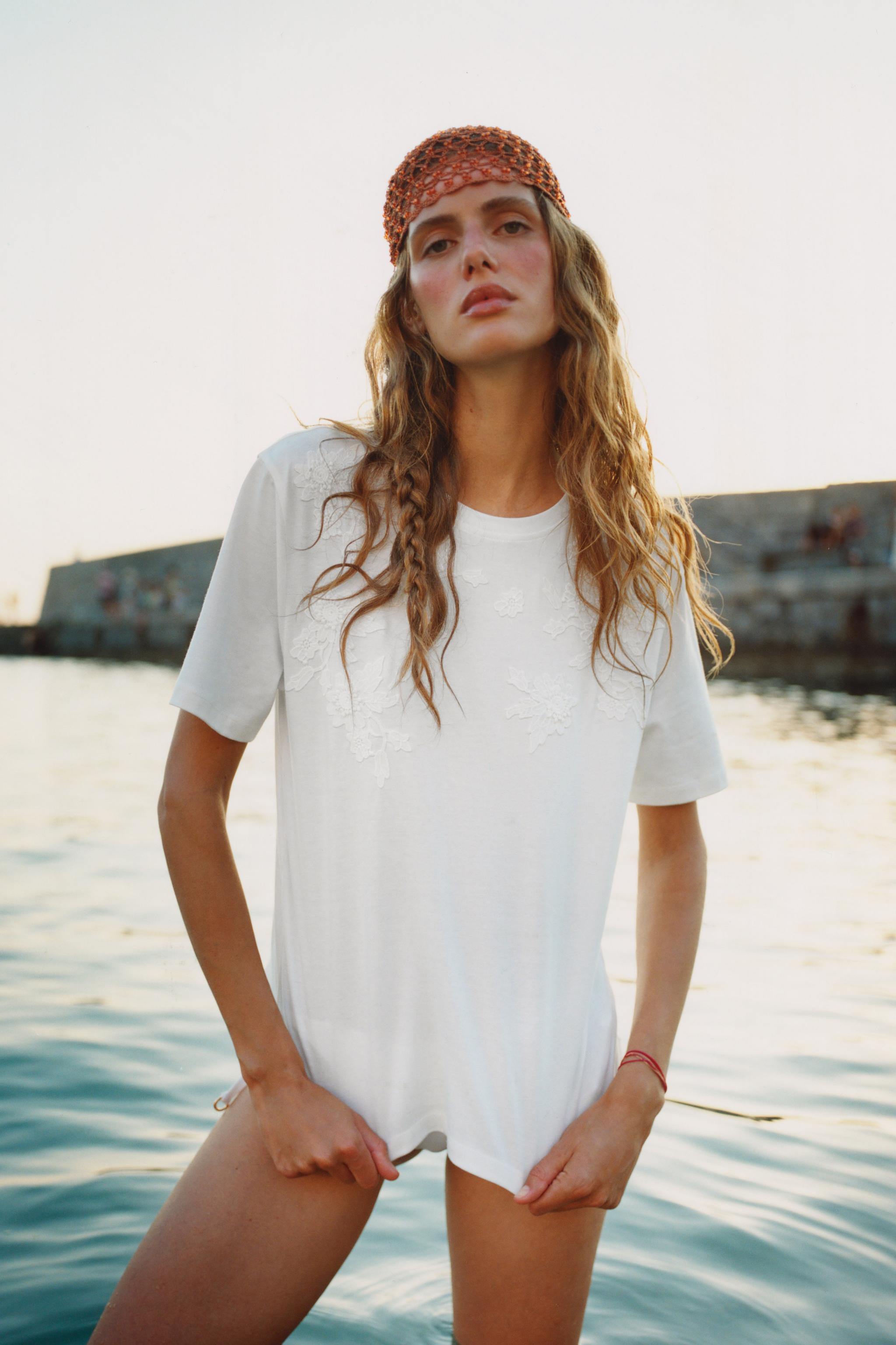 EMBROIDERED T-SHIRT